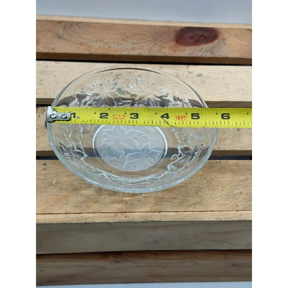 Vintage Clear Pressed Glass Dessert Bowls- Set of 7 Frosted Poinsettia-5.5 Inch⁠